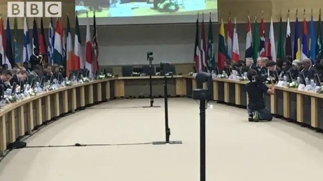 Madaxda Soomaalida iyo beesha caalamka ayaa ka wada qeybgalaya shirka