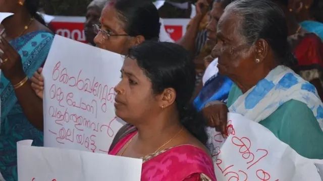 મહિલાઓને બેસવાનો અધિકાર