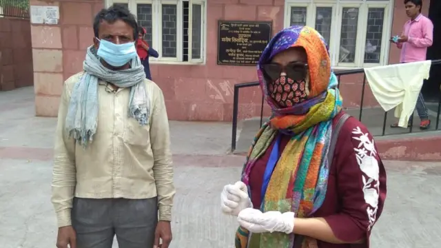 سلمہ فرانسس کے ساتھ رام پکار