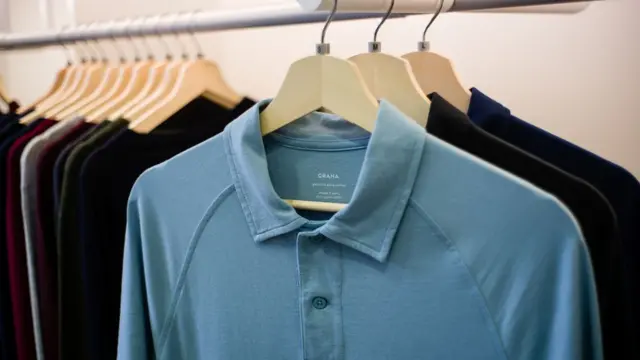 阿美形容成衣轉口貿易在香港已是夕陽行業。