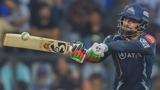 राशिद ख़ान ने 32 गेंदों में 3 चौकों और 10 छक्कों की मदद से नाबाद 79 रन बनाए