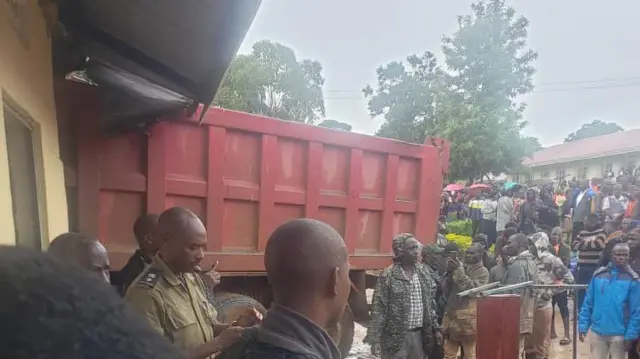 ትምህርት ቤቱ ውስጥ ጥሶ በመግባት ተማሪዎችን የገደለው ሲኖ ትራክ 