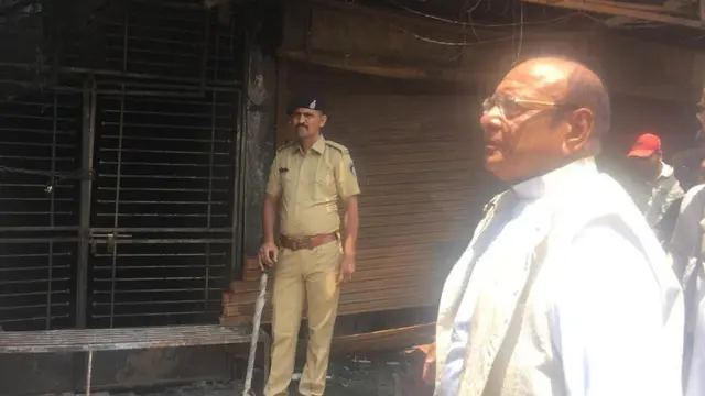 એનસીપી નેતા શંકરસિંહ વાઘેલાએ સુરતમાં દુર્ઘટના સ્થળની મુલાકાત લીધી તે સમયની તસવીર