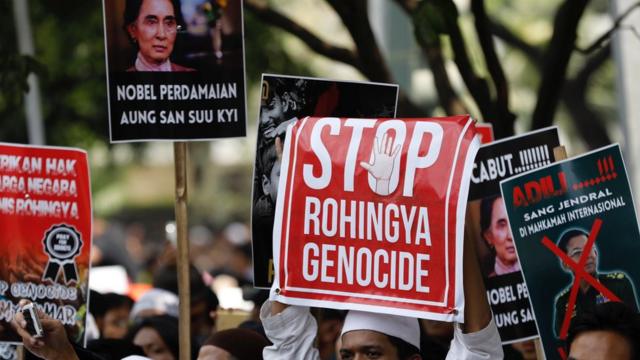 印尼首都雅加达，示威者在缅甸大使馆外示威。