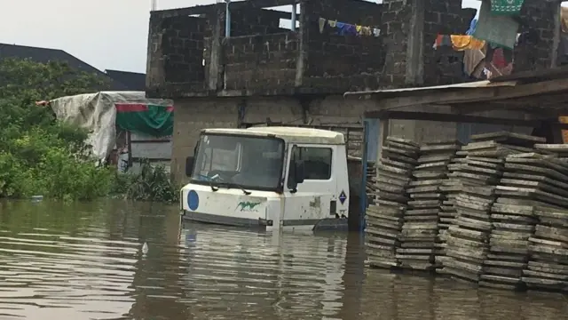 Omi ti mu ọkọ akẹru yii nilu Eko