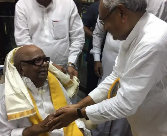 नीतीश ने करुणानिधि से मुलाक़ात की