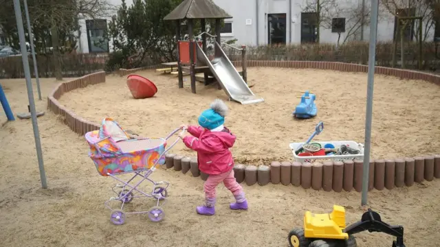 Эрте жашта балдардын мээси бардык нерсени сиңирип алары далилденген дешти адистер