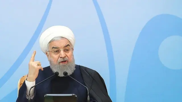 حسن روحانی گفته "برای مبارزه با فساد باید در اتاق شیشهای برویم، باید نورافکن روی ما باشد و باید همه ما را مشاهده کنند"