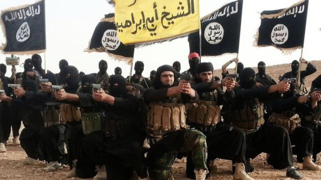 يهدف السياج إلى منع تسلل مسلحي تنظيم الدولة الإسلامية إلى العراق
