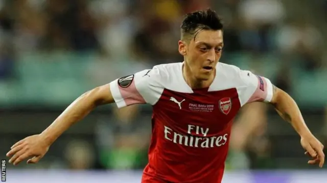 Mesut Ozil anataka kukamilisha kandarasi yake Arsenal licha ya kwamba klabu hiyo inataka kumuuza kutokana sababu za kifedha