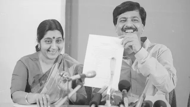 सुषमा स्वराज, प्रमोद महाजन