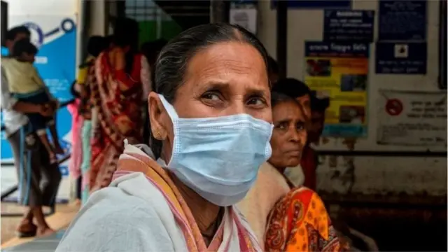 করোনাভাইরাসের মৃত্যু ঝুঁকিতে সবচেয়ে বেশি রয়েছেন প্রবীণরা।