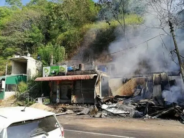 இலங்கை: இரு குழுக்கள் இடையே மோதல்