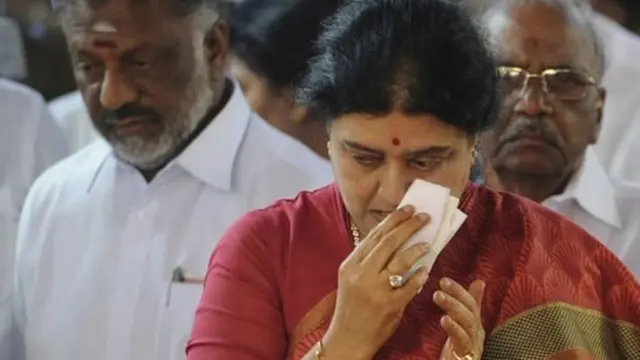 பன்னீர் செல்வம், சசிகலா