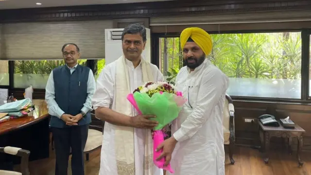 ਬਿਜਲੀ ਮੰਤਰੀ ਹਰਭਜਨ ਸਿੰਘ ਨੇ ਕੇਂਦਰੀ ਬਿਜਲੀ ਮੰਤਰੀ ਸ਼੍ਰੀ ਆਰ ਕੇ ਸਿੰਘ ਨਾਲ ਵੀ ਮੁਲਾਕਾਤ ਕੀਤੀ ਹੈ