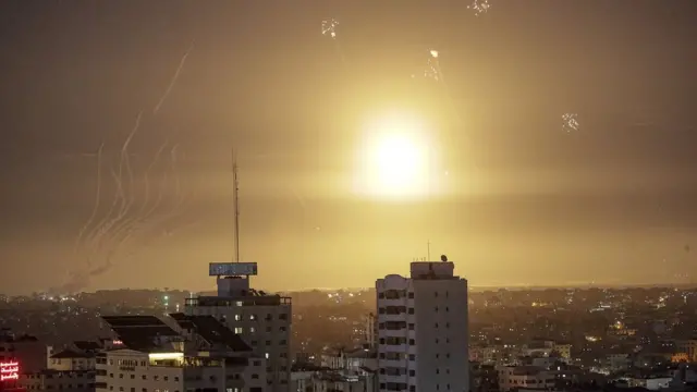 إطلاق صواريخ من غزة.