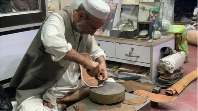 కొండచిలువ చెప్పులు