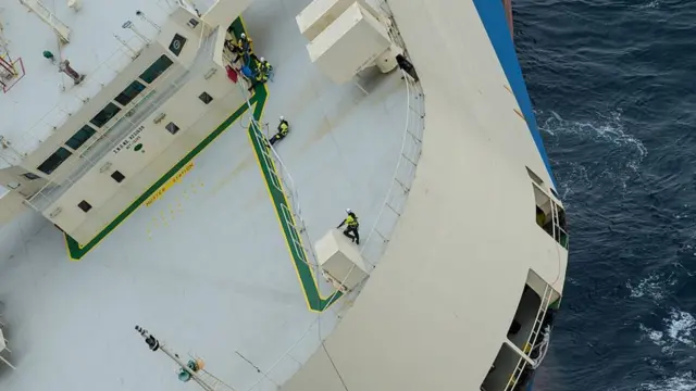 仏沖で商船が遭難 座礁の恐れ - BBCニュース