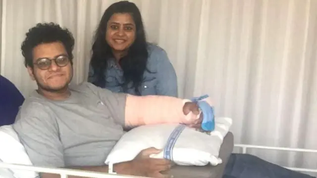 હોસ્પિટલમાં પોતાના મા સાથે ચયાંક