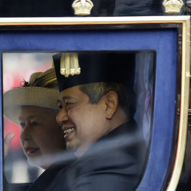Susilo Bambang Yudhoyono dan Ratu Elizabeth.