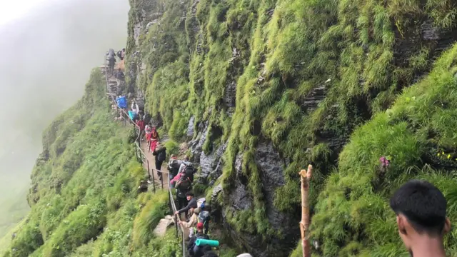 बडीमालिका पुग्न भिरको बाटो हिँड्नुपर्छ