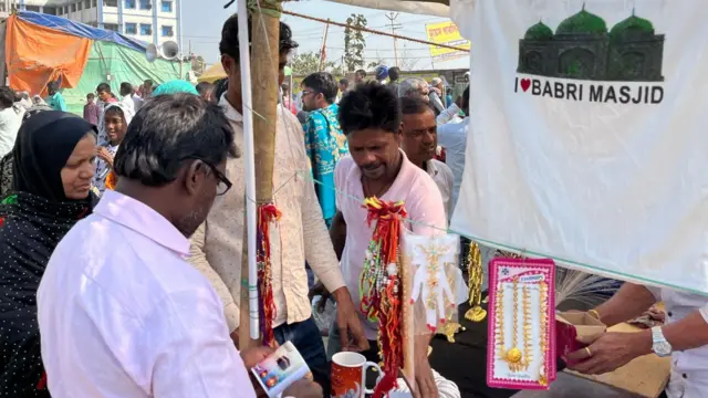 बेलडांगा से क़रीब 20 किलोमीटर लोगों का कहना था कि मस्जिद का मुद्दा उनके लिए मतदान का मुद्दा नहीं है 