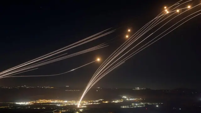 اعتراض صواريخ أطلقت من جنوب لبنان من قبل نظام الدفاع الجوي الإسرائيلي ”القبة الحديدية“