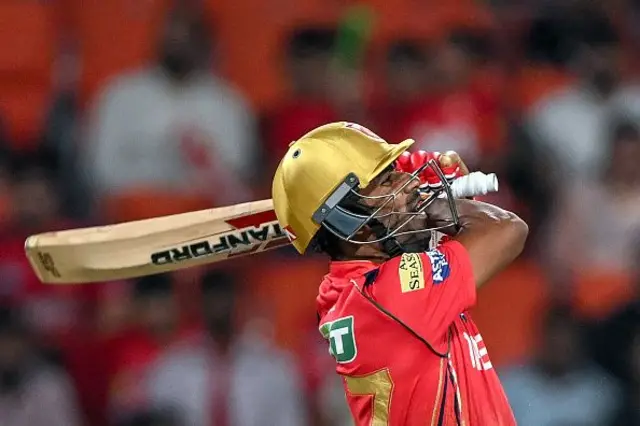 ශෂාන්ක් සිං සුවිශේෂී ක්රීඩකයෙකු වන්නේ, වැරදීමකින් පන්ජාබ් කණ්ඩායමට මිල දී ගනු ලැබූව ද, ඔහු කණ්ඩායම ජයග්රහණය කරවීම සඳහා විශාල මෙහෙයක් ඉටු කිරීම නිසා ය.