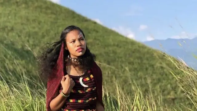 Merince Kogoya dikeluarkan dari ajang kontes kecantikan usai video yang menampilkan dirinya mengibarkan bendera Israel kembali beredar di media sosial.