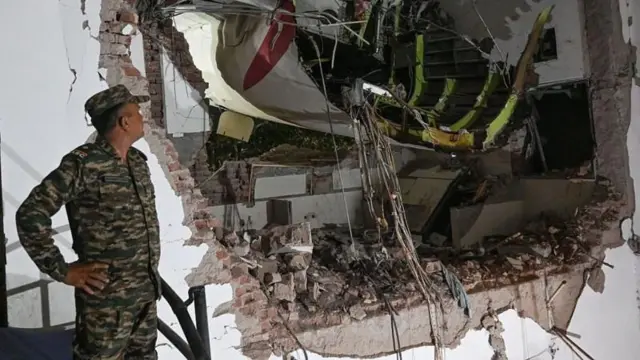 બીબીસી ગુજરાતી ઍર ઇન્ડિયા વિમાન દુર્ઘટના અમદાવાદ પ્લેન ક્રૅશ બોઇંગ 787 ફ્યુઅલ સ્વિચ