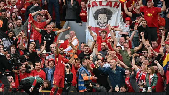 محمد صلاح با گلی که به تاتنهام زد، تعداد گل‌هایش مقابل این تیم در کلیه رقابت‌ها را به ۱۶ گل رساند. به این ترتیب تاتنهام و منچستر یونایتد بیشتر از هر تیم دیگری در انگلیس از این مهاجم مصری گل خورده‌اند.