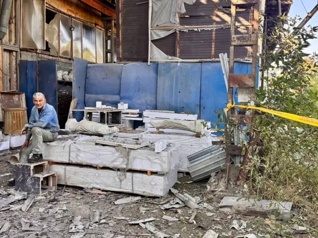 Під час атаки у Львові постраждало приміщення, де скульптори виготовляли пам'ятники