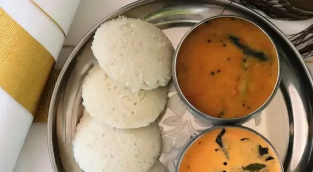 சம்பாஜி மகாராஜை கெளரவிக்கும் விதத்தில், இந்த உணவை சம்பாஜி + ஆஹார் (சம்பாஜியின் உணவு) என்று அழைத்தனர்.