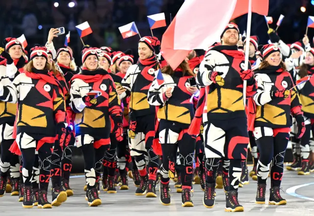 2026 밀라노·코르티나담페초 동계올림픽 개막식에서 체코 선수들은 가장 눈길을 끄는 복장을 입었다