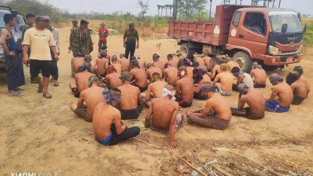 စစ်သင်တန်းတက်မယ့်ယာဉ်တန်းကို တိုက်ခိုက်ရာကနေ သင်တန်းသား ၅၀ နီးပါးကို ဖမ်းမိ