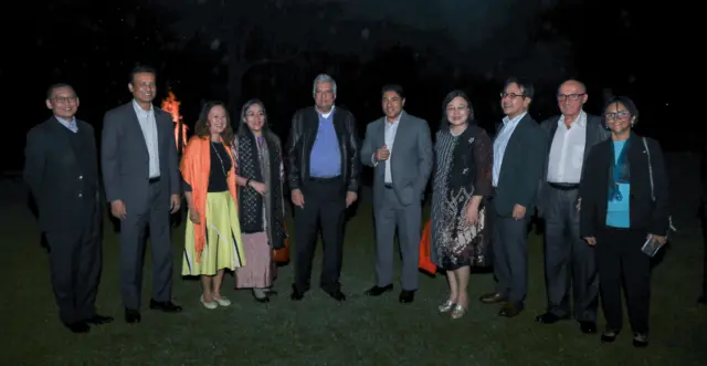 දූත මණ්ඩල ප්රධානීන් නුවරඑළිය ජනාධිපති නිල නිවසේදී ජනාධිපති රනිල් වික්රමසිංහ සහ මහාචාර්ය මෛත්රී වික්රමසිංහ ද හමුවී සුහද පිළිසඳරක නිරතවිය.