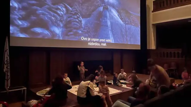 deca ispred velikog platna u Kinoteci 