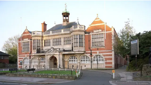 Здание городской ратуши в районе Хендон.