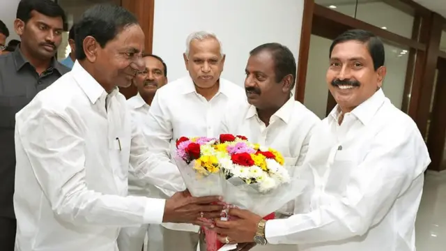 కేసీఆర్‌ను కలిసిన ఉపాధ్యాయ సంఘాల నేతలు