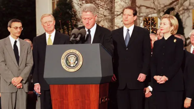 Bill Clinton en un mensaje a medios