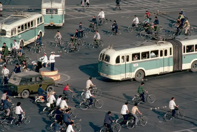 改革開放後，中國經濟迅速發展。