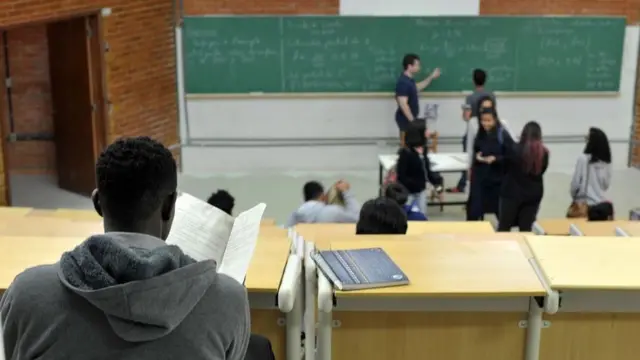 Estudante negro assiste aula na Universidadecomo sacar o dinheiro do jogo fortune tigerBrasília (UnB)