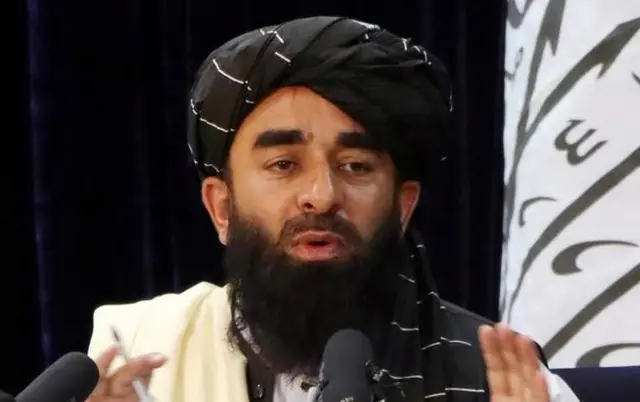 અમેરિકાએ કાબુલ છોડ્યું એ પછી તરત જ તાલિબાને ઍરપૉર્ટ કબજે કર્યું અને ત્યાંથી જ પ્રવક્તાએ વાત કરી