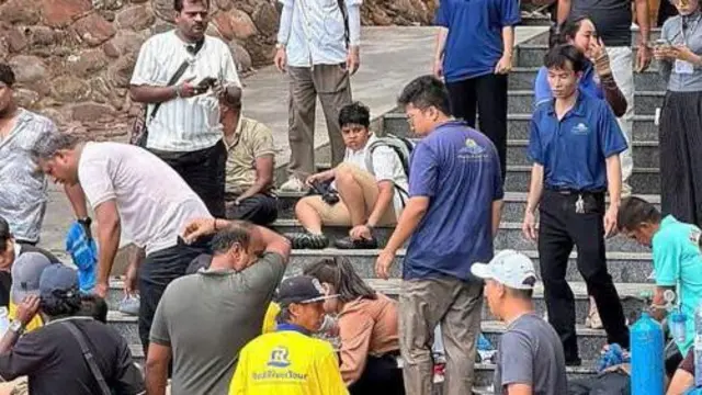 वियतनाम के फु क्वोक द्वीप के पास शनिवार को नाव हादसे के बाद बचाव कार्य