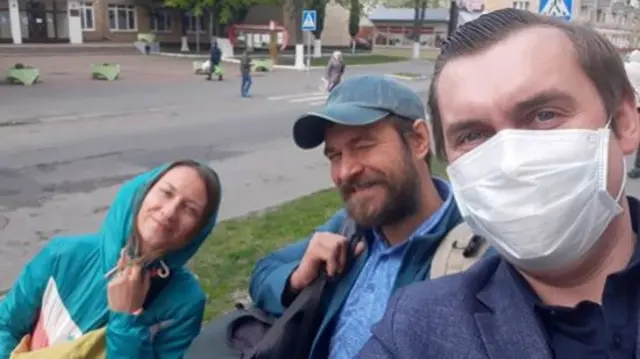 Banqkokda olan Anton və Oksana Amsterdam üzərindən Minskə və oradan da Ukraynaya qayıdıblar.