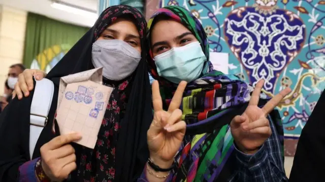 দুজন ভোটার