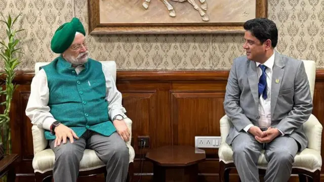 नेपालका उद्योगमन्त्री र भारतका पेट्रोलियममन्त्री 