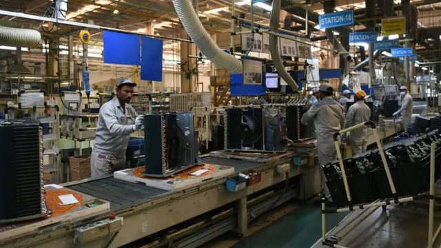 สายการผลิตในโรงงานเครื่องปรับอากาศ