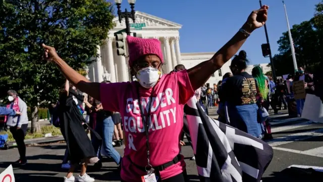 Mulher negralista de casas de apostas com bonusprotesto contra Trump