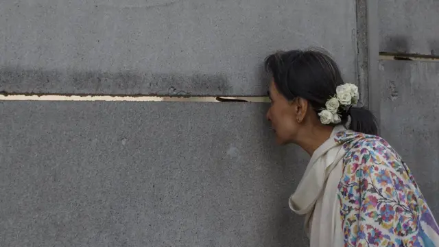 ၂၀၁၄ခုနှစ်က ဂျာမဏီဘာလင်တံတိုင်းကိုသွားခဲ့တဲ့ဒေါ်အောင်ဆန်းစုကြည်